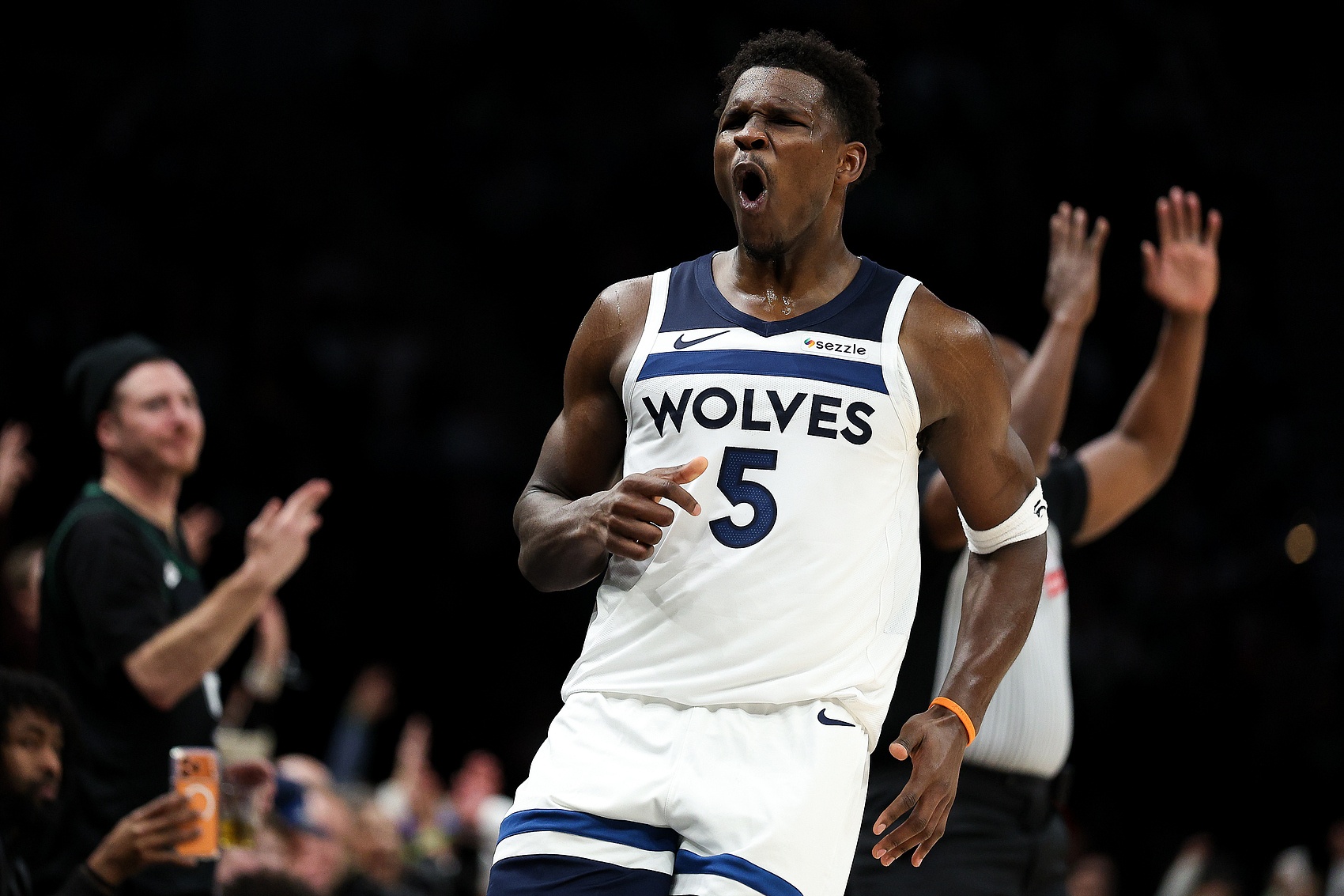 球速体育-年度关键先生锁定？爱德华兹本赛季关键时刻投篮41中29