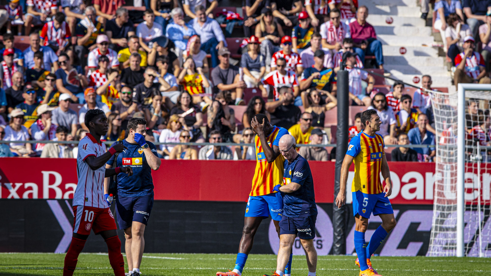 瓦伦西亚官方：后卫迪亚卡比右腿腘绳肌受伤，将接受治疗