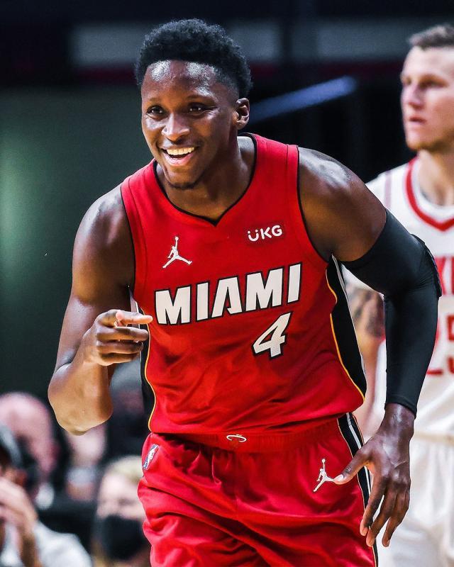 时隔333天重返赛场！奥拉迪波用暴扣宣布回归